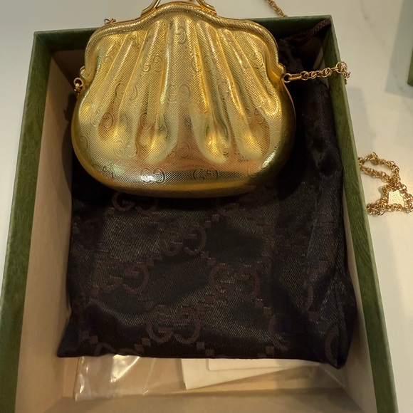 Gucci 1980s Gold Tone Metal Shell Miniaudière Evening Bag - Picture 7 of 9